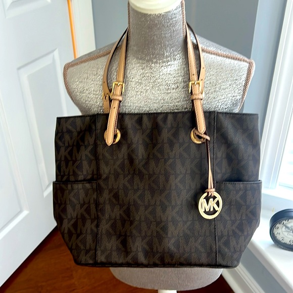 Michael Kors Tote- used, good condition - Picture 1 of 6
